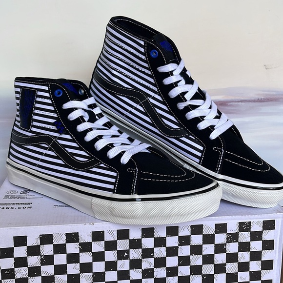 Vans WMNS Skate Sk8-Hi D
Breana Geering Black/White
VN0A5KYBBA2
Sneakers - Picture 5 of 16